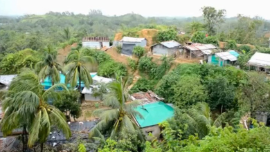 কক্সবাজারে পাহাড়ধসের ঝুঁকিতে থাক ঘরবাড়ি ছবি: নিজস্ব আলোকচিত্রী